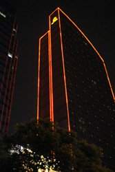 Immeuble rouge à Shanghai - Copyright (C) 2008 Yves Roumazeilles